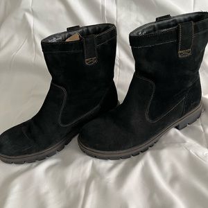 Women’s B.O.C. suede boots.